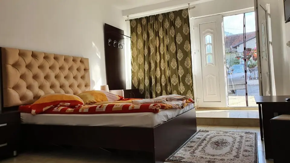 Lumina dimineții în camera 4